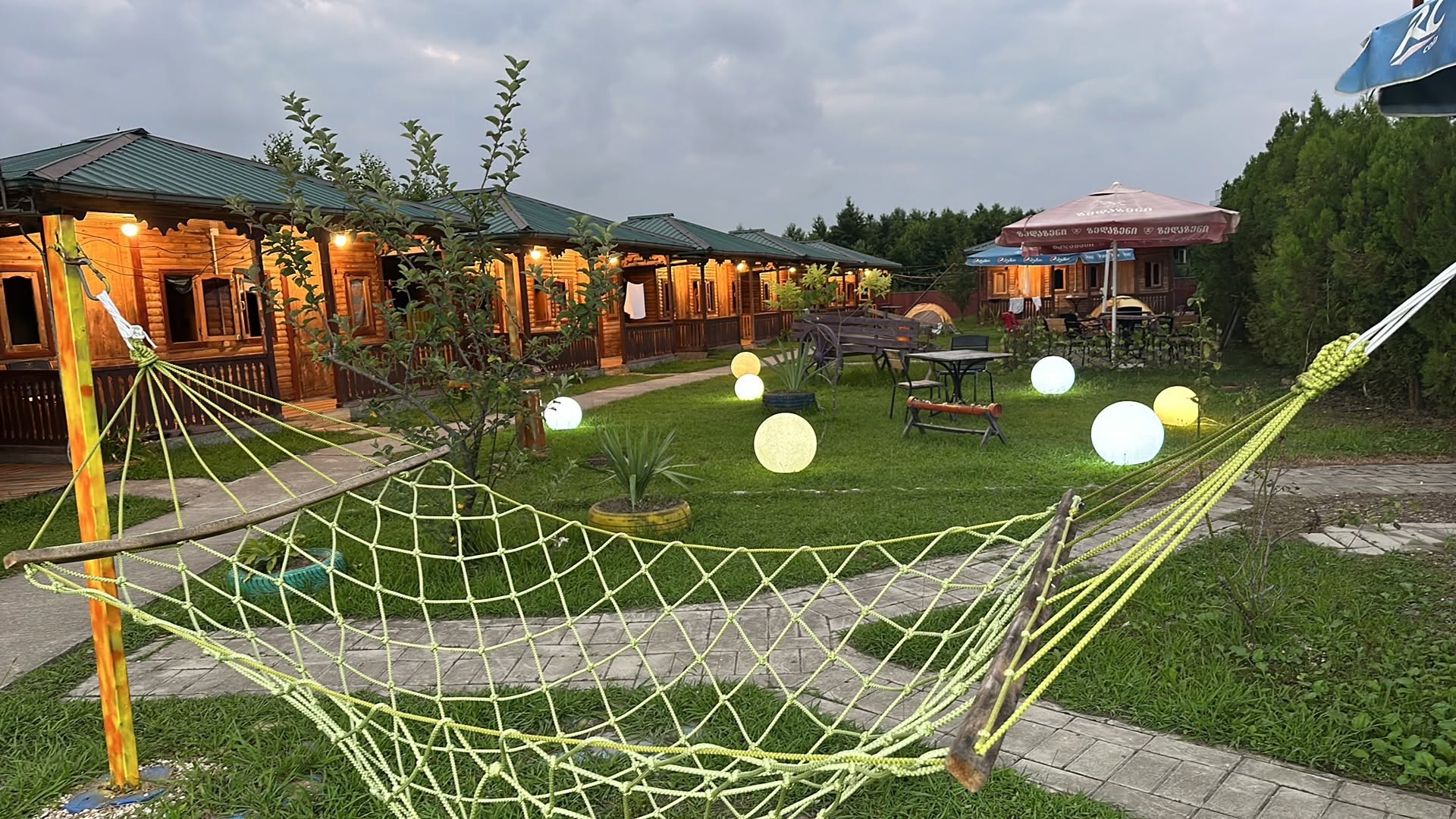 Cottages in Anaklia-ს კოტეჯები მწვანე ეზოთი და განათებით